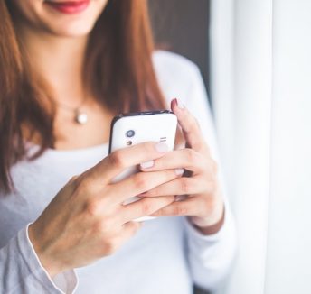Por que muitos de nós temos um telefone nas mãos, mas não gostamos de ligar