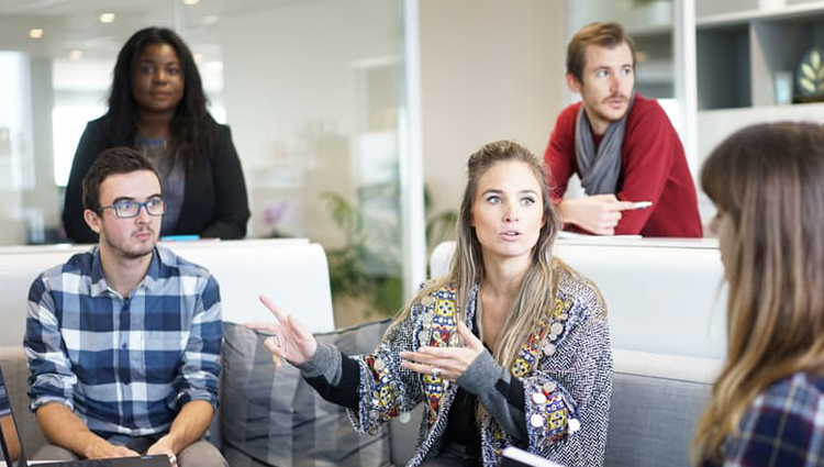 start-up-convention-women-talking
