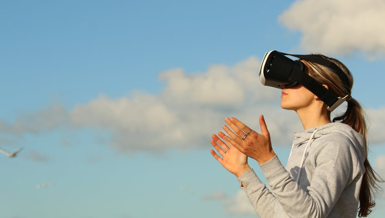 VR