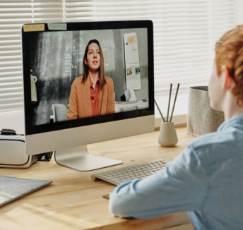 How to balance your job, kids and household while working from home